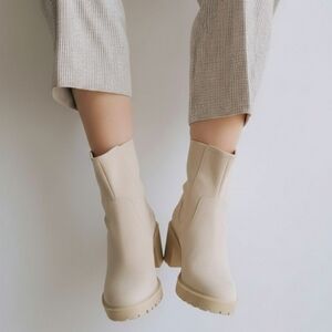 Dolce Vita Cream Heeled Boots